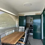 Holiday House Val *