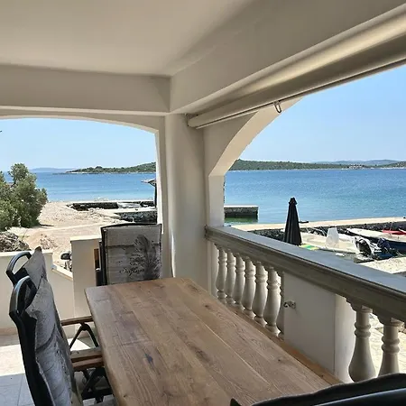House Val Pašman