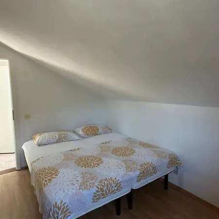 House Val Pašman