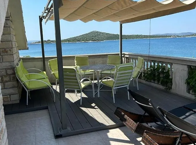 Holiday House Val * Pasman